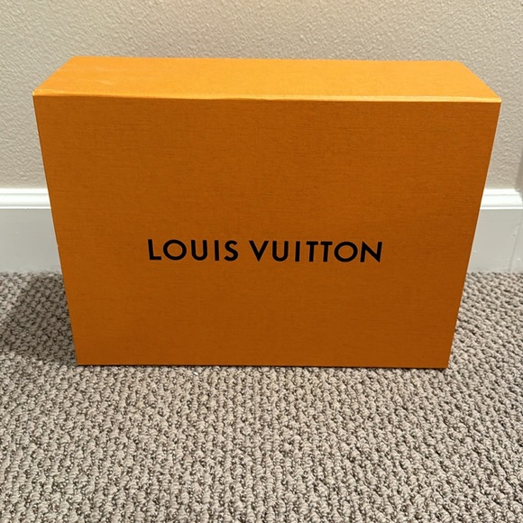 Louis Vuitton Clapton Backpack in pink - Picture 3 of 12